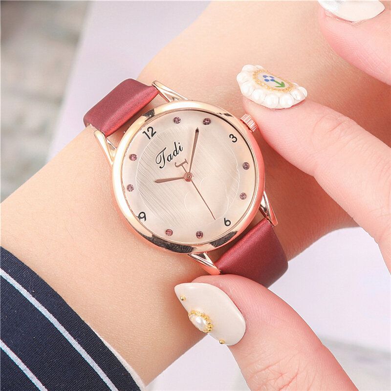 Fashion Casual Eleganckie Sportowe Damskie Zegarki Skórzany Pasek Dial Rose Gold Wrist Alloy Case Zegarek Kwarcowy