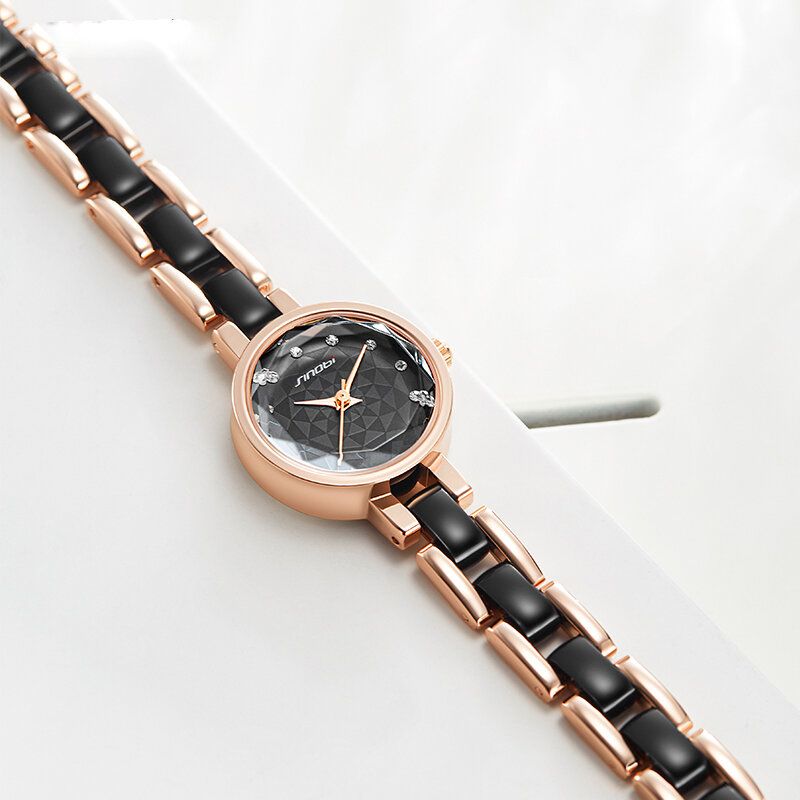 Kobiety Proste Trzy-pinowe Kryształowe Diamenty Dial Fashion Ceramiczny Stalowy Pasek Kwarcowy Zegarek